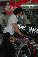 Tiger Shroff at the launch of  Snap 24-7 Gym in Malad, Near Croma on 29th March 2010 (9).JPG